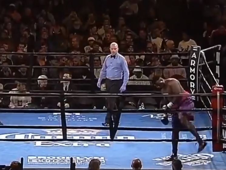 ﻿Американський боксер покинув ринг одразу після початку бою. Відео