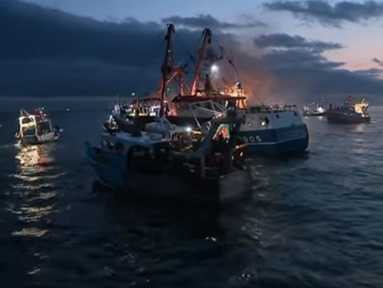 ﻿У Ла-Манші сталася сутичка між британськими та французькими рибалками. Відео