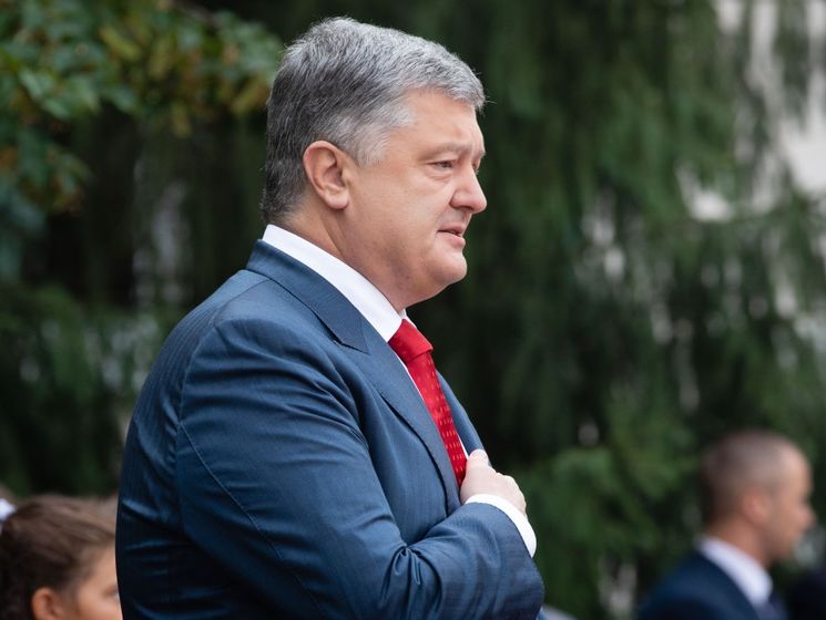 ﻿Порошенко заявив про необхідність закріпити законом військове вітання "Слава Україні!"