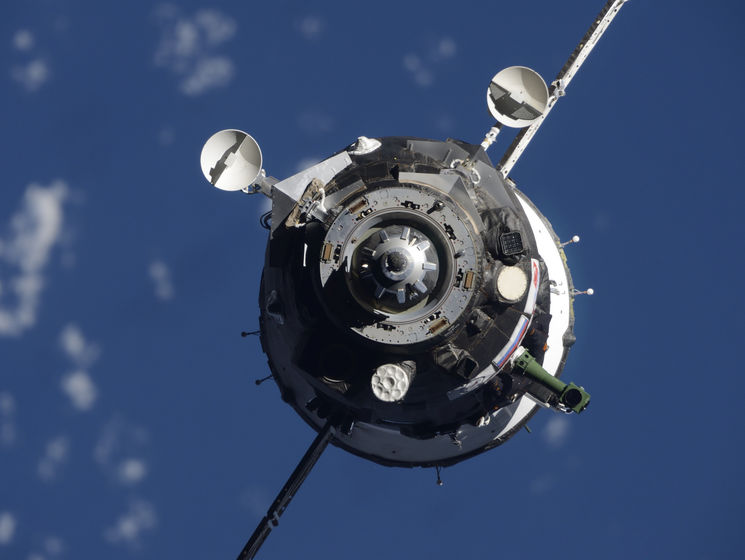 Рогозин не исключает, что дырку в космическом корабле "Союз" просверлили в космосе