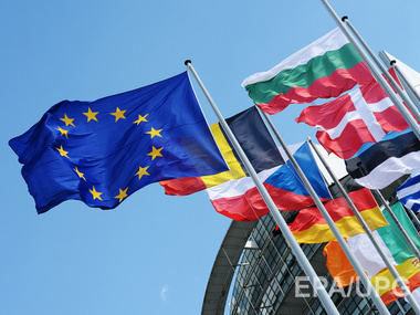 ЕС официально ввел секторальные санкции против России