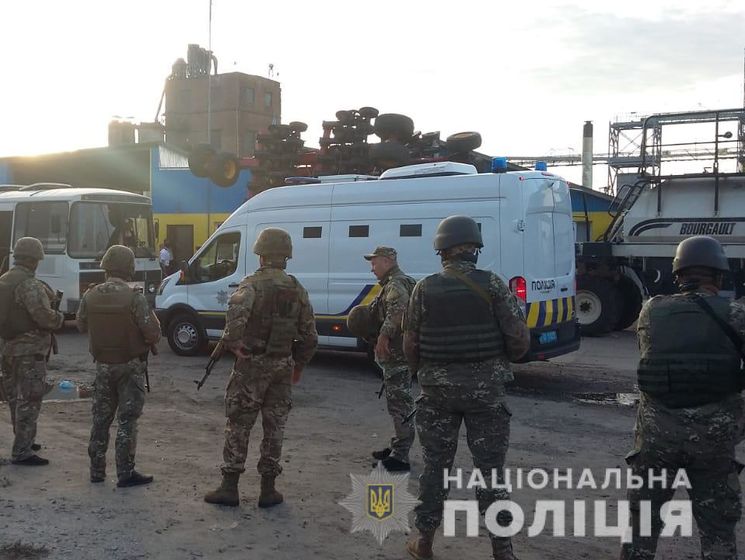 Массовую драку на элеваторе в Харьковской области удалось урегулировать мирным путем &ndash; полиция