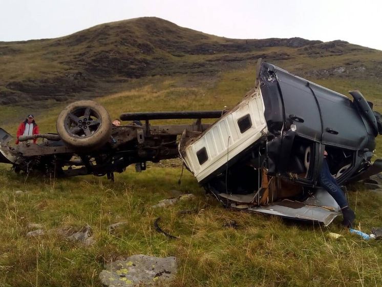 В Закарпатье два туриста погибли, сорвавшись с горы на автомобиле