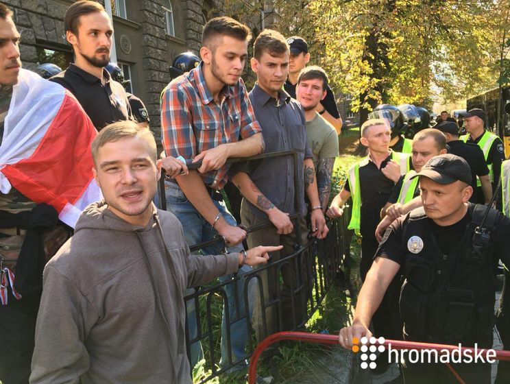 У АП протестующие требовали предоставить гражданство Украины воюющим на ее стороне иностранцам