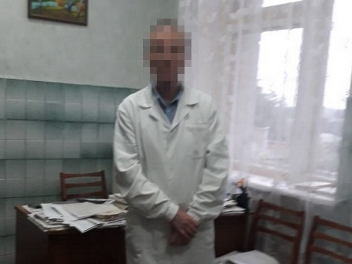 СБУ задержала врача, требовавшего с участника операции Объединенных сил 140 тыс. грн взятки