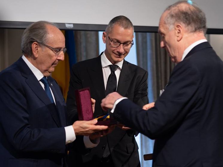 Lozhkin presented the Sheptytsky medal to the Head of the World Jewish Congress