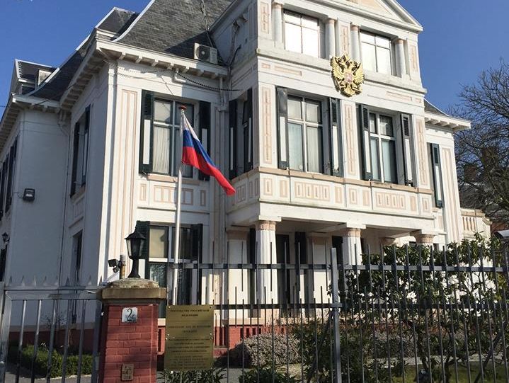 В МИД РФ заявили, что изъятая у россиян в Нидерландах техника предназначалась для "тестирования информационных систем посольства"