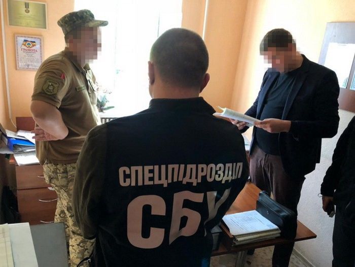 В СБУ сообщили о задержании в Одессе военкома, который брал взятки за выдачу военных билетов