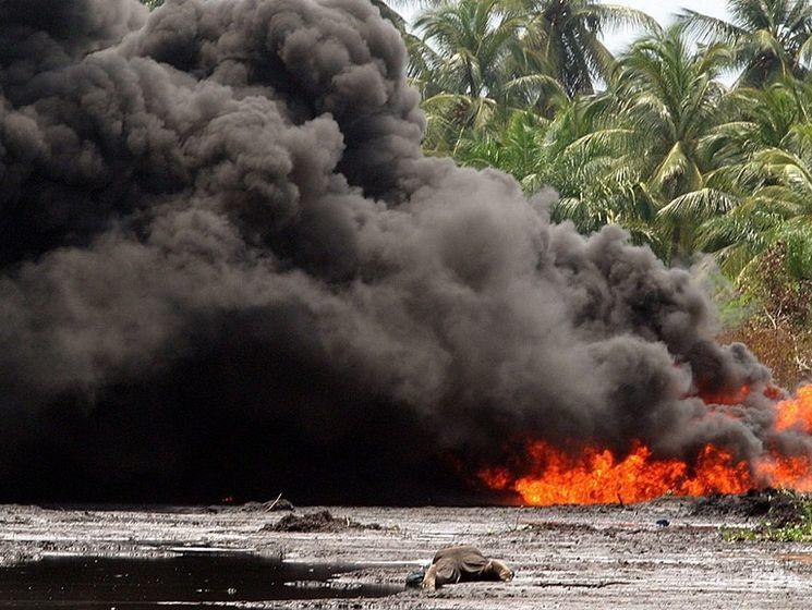 ﻿У Нігерії 60 людей загинули внаслідок пожежі на нафтопроводі