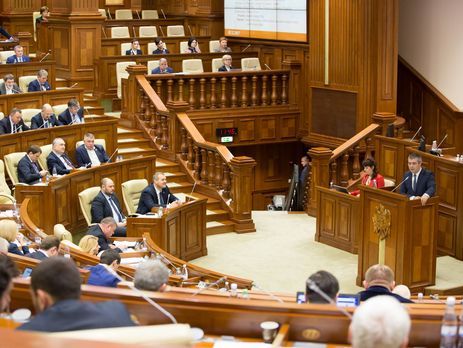 Парламентарии Молдовы не поддержали внесение в конституцию страны курса на евроинтеграцию