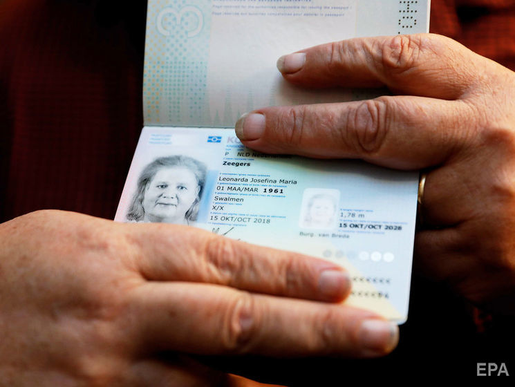 В Нидерландах выдали первый паспорт, в котором указали "нейтральный" пол