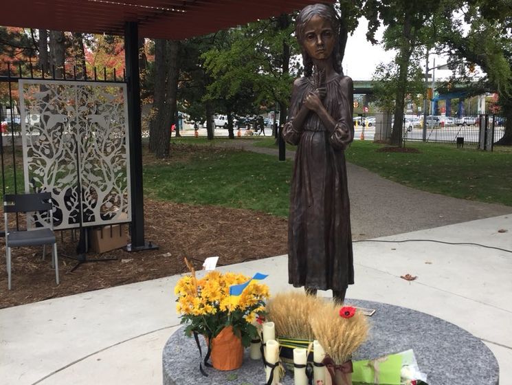 ﻿У канадському Торонто відкрили меморіал жертвам Голодомору в Україні