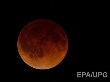 Завтра жители Земли смогут увидеть "кровавую Луну"