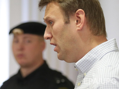 Навальному продлили домашний арест до 14 января 2015 года
