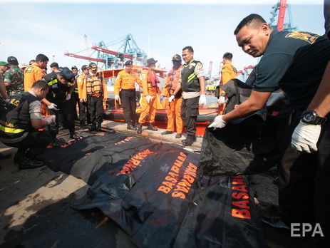 ﻿На місці аварії лайнера в Індонезії знайшли паливний бак, який вибухнув – ЗМІ