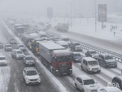 ﻿У Києві через снігопад сталося приблизно 300 ДТП – поліція