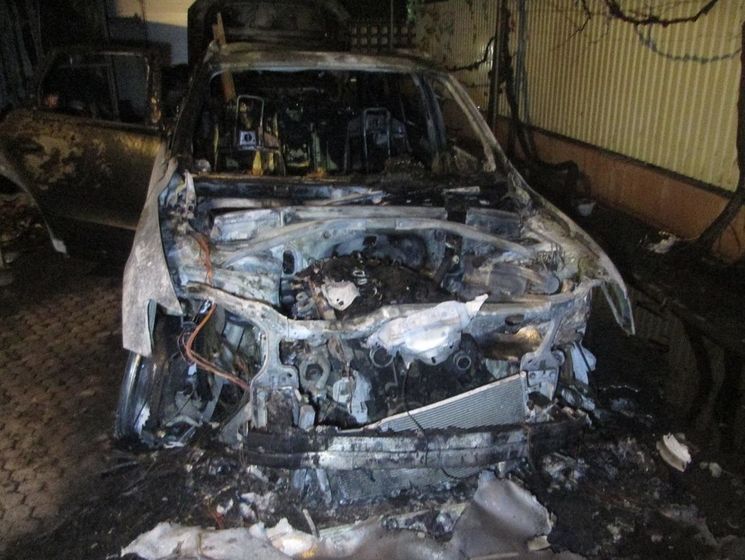 ﻿В Ужгороді спалили два позашляховики сім'ї екс-голови облуправління СБУ – ЗМІ