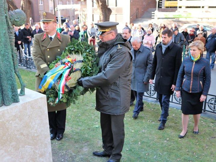 ﻿В угорському місті Сегеді відкрили пам'ятник жертвам Голодомору в Україні
