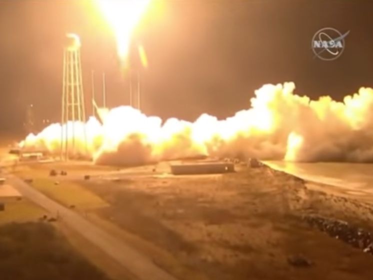 В США запустили ракету "Антарес", первая ступень которой разработана в Украине