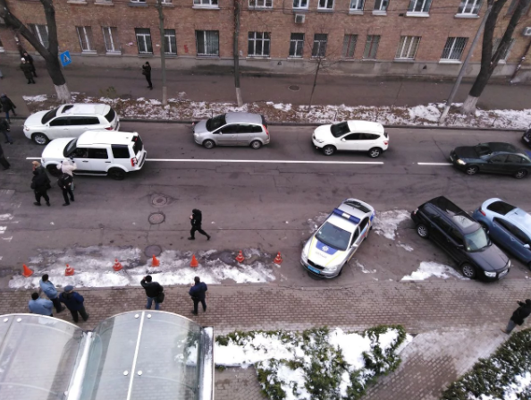 Киевлянам, перекрывавшим улицу, пообещали дать тепло через три часа, движение разблокировано