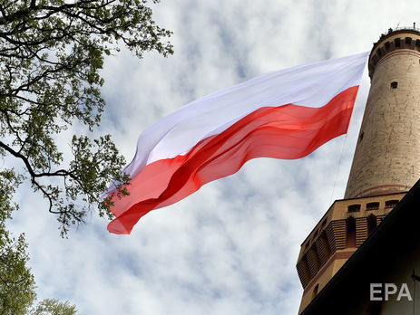 Трое польских студентов пытались поджечь файеры на Лычаковском кладбище во Львове