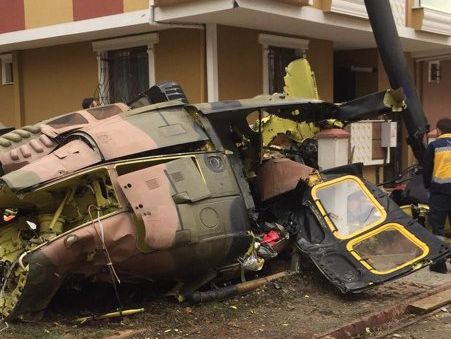 Четверо военных погибли при крушении вертолета в Стамбуле