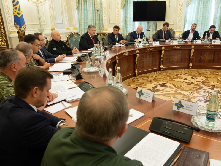 В "Урядовому кур'єрі" опубликовали решение СНБО, которым президенту предлагается ввести военное положение на 60 суток