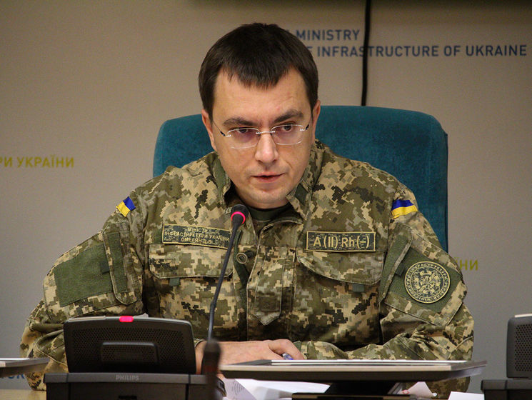 Омелян не имеет права носить военную форму – Минобороны Украины