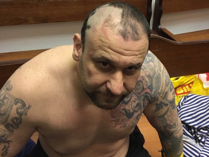 Экс-командир "Торнадо" Онищенко заявил о пытках, но Матиос опубликовал видео, как Онищенко бьет себя ботинком по голове