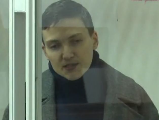 "Похоже на тоталитарную систему". Объявившую голодовку Савченко привезли на заседание суда