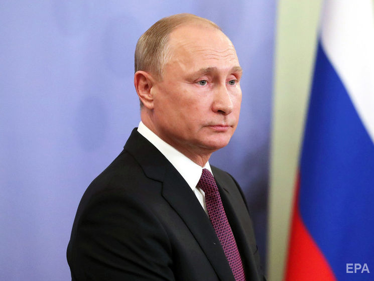 Путин заявил, что "в целом" доволен правительством Медведева