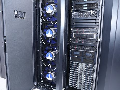 Система суперкомп'ютера складається із сотні серверів і приблизно 4 тис. обчислювальних ядер на процесорах найновішої архітектури