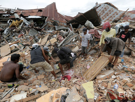 Украинцев среди жертв цунами в Индонезии нет – МИД