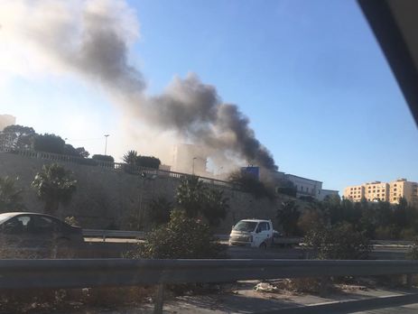 Над будівлею МЗС Лівії піднявся стовп диму