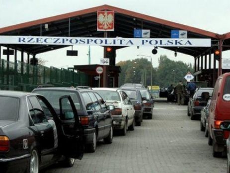 Украинцам советуют до 15 января не ездить в Польшу на автомобиле