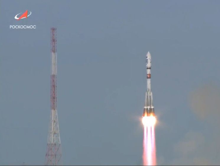 "Роскосмос" запустил ракету-носитель "Союз-2.1а" с 28 спутниками