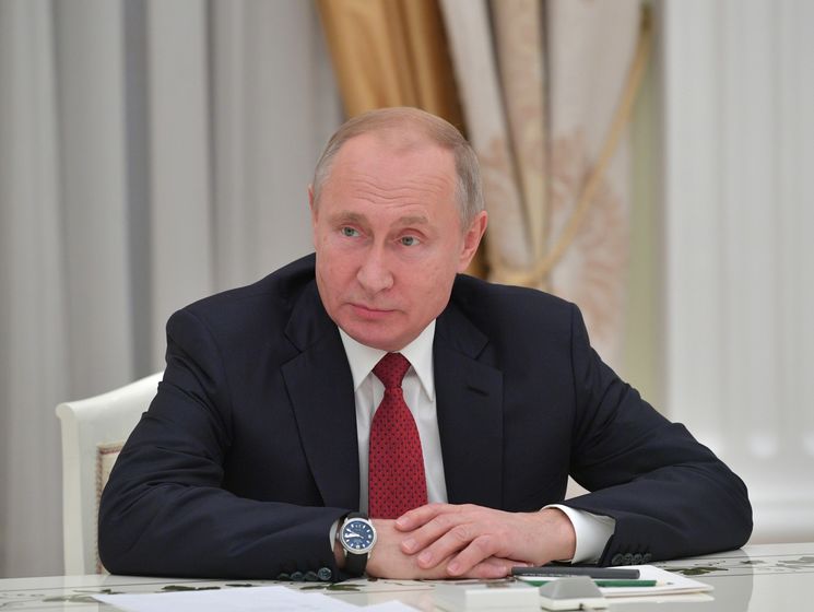 Путин подписал закон о смягчении наказания за экстремизм