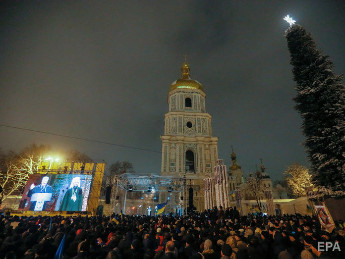 ﻿Головною політичною подією року в країні українці вважають томос, у світі – протести у Франції – опитування
