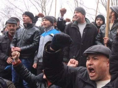 Конференцию крымских татар пытались сорвать полсотни титушек