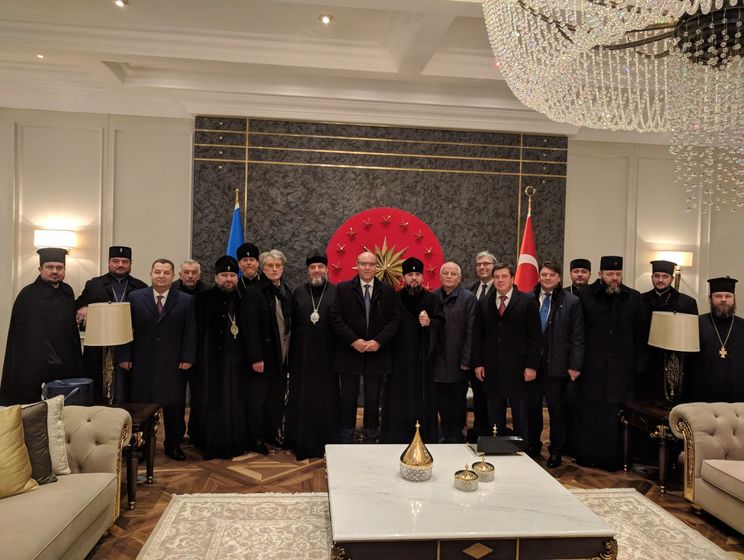 Украинская делегация прибыла в Стамбул за томосом об автокефалии украинской поместной церкви