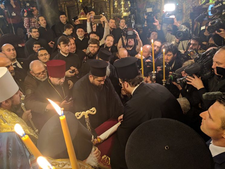 Варфоломей подписал томос для единой Православной церкви Украины