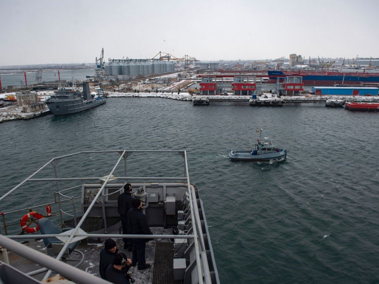﻿Військовий корабель США і румунський фрегат проведуть серію навчальних маневрів у Чорному морі