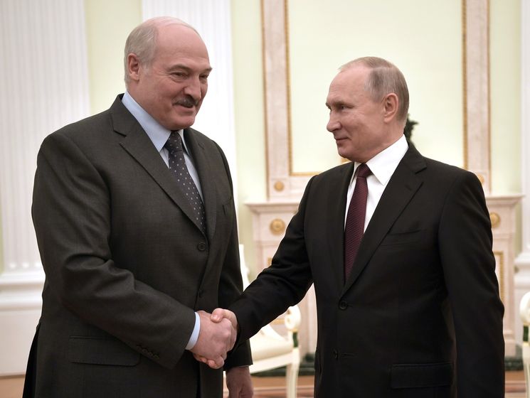 Путин пытается остаться у власти с помощью более тесного союза РФ и Беларуси – обозреватель Bloomberg
