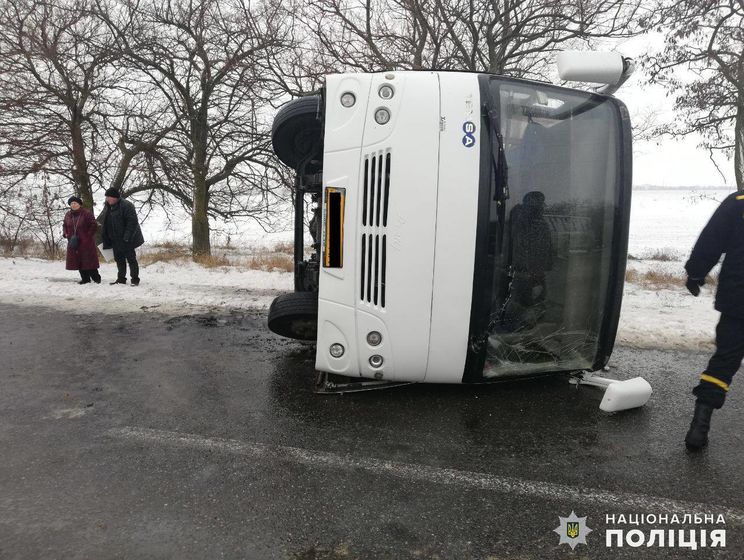 В Николаевской области перевернулся автобус, пострадали восемь пассажиров – полиция