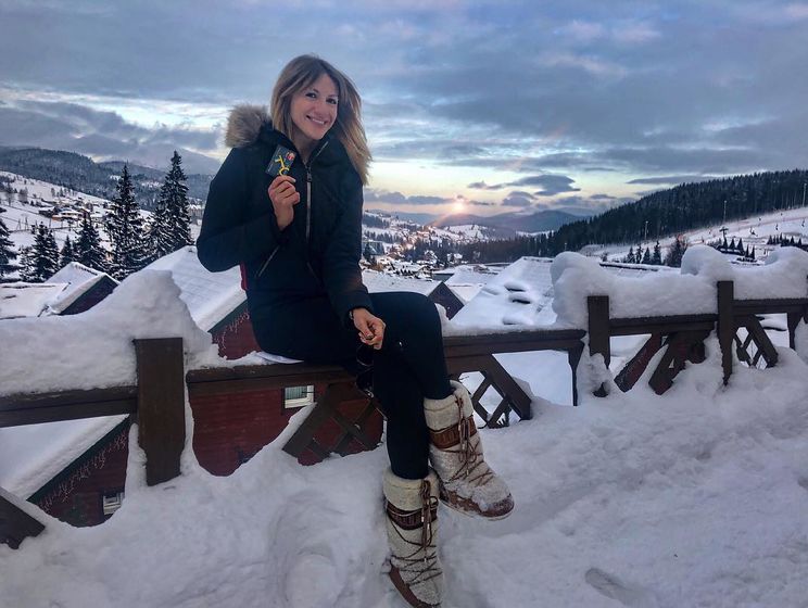 ﻿Леся Нікітюк вчиться кататися на лижах