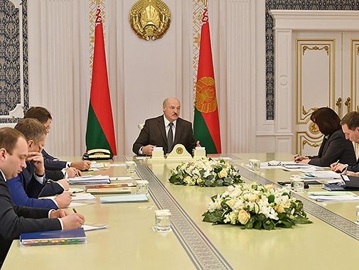 Лукашенко о возможном объединении Беларуси и РФ: Никто никого не наклонит