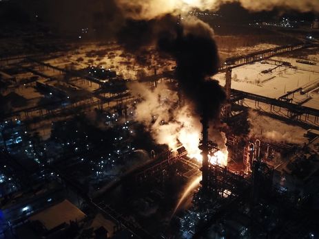 В Калуше горит химический завод. Фоторепортаж