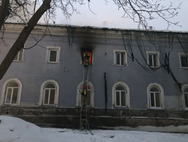 Пожар в одном из зданий Киево-Печерской лавры тушат более 40 спасателей &ndash; ГСЧС