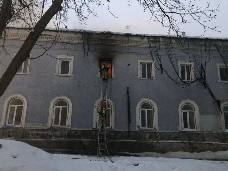 В связи с пожаром в Киево-Печерской лавре открыли уголовное производство о поджоге