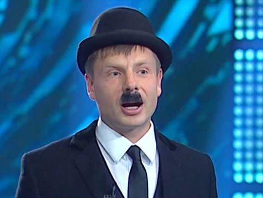 "Мужик сказал &ndash; мужик сделал". Гончаренко пришел на эфир канала "Прямий" в образе Чаплина. Видео